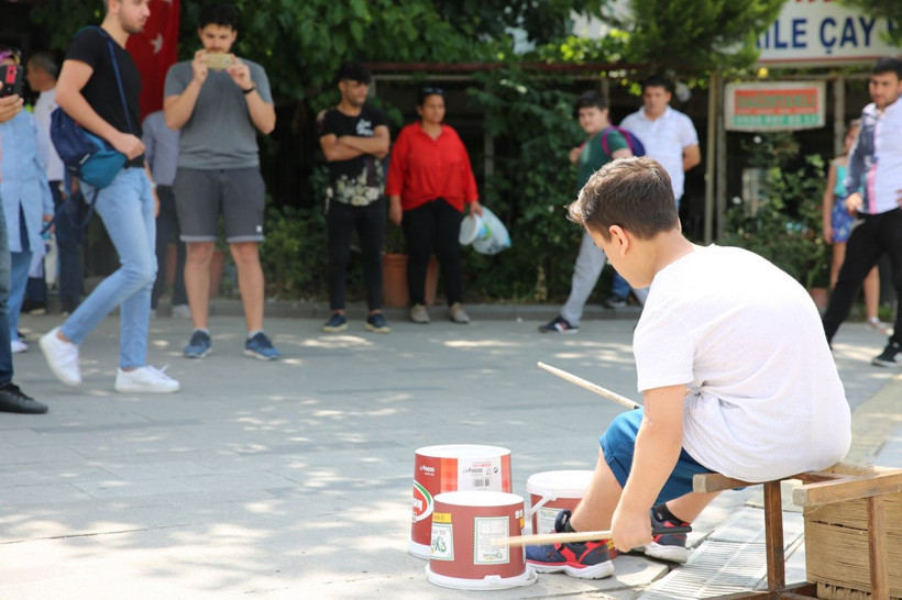 O halleri duygulandırmıştı! Yoğurt kovalarıyla müzik yapan engelli Ali hayaline kavuştu! - Resim: 2