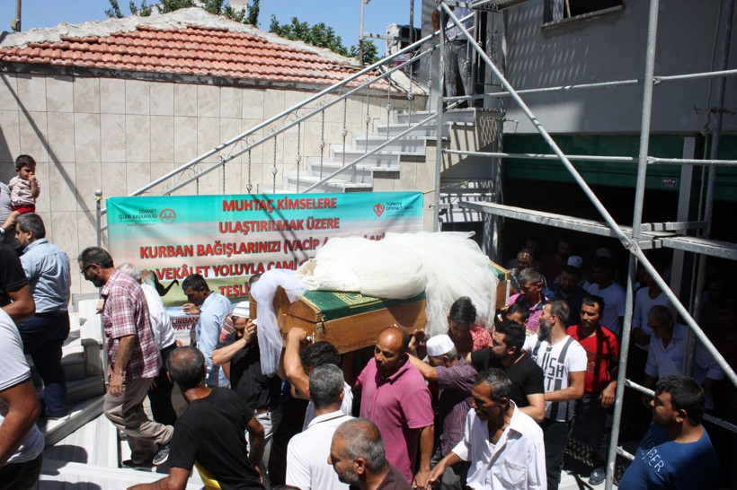 Migren şikayeti için gitti hastanede öldü gelinlikle uğurlandı - Resim: 1