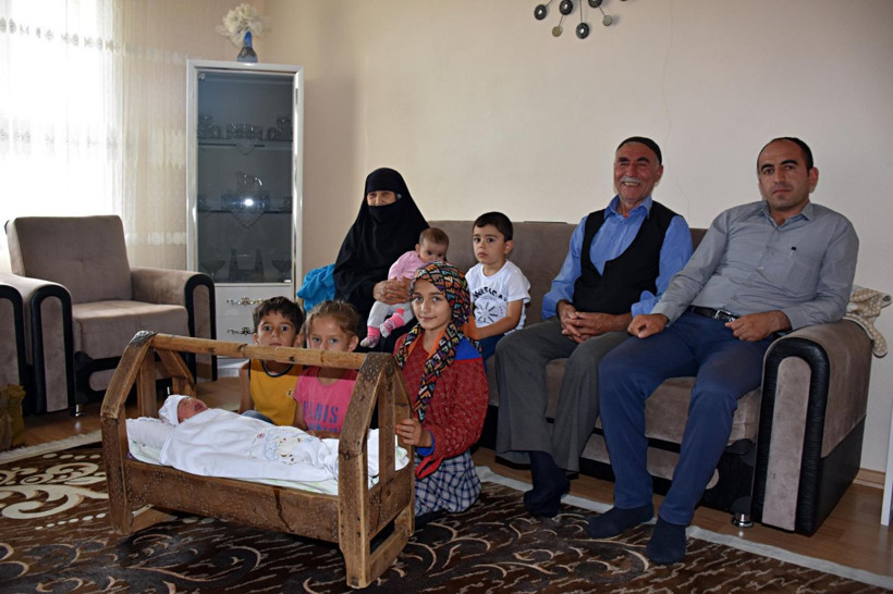 Muş'ta ceviz ağacından yapılan asırlık beşikte 4 kuşak büyüdü! - Resim: 2