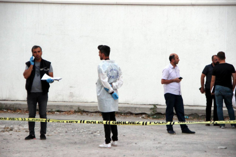 Kayseri'de genç kadına sokak ortasında kanlı infaz - Resim: 2