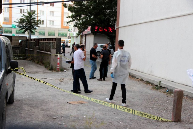 Kayseri'de genç kadına sokak ortasında kanlı infaz - Resim: 3