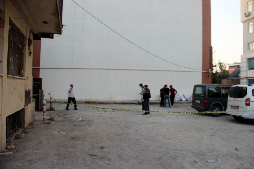 Kayseri'de genç kadına sokak ortasında kanlı infaz - Resim: 4