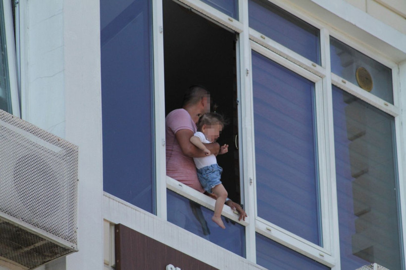 Kayseri'de bir şahıs kucağına aldığı kızıyla intihara kalkıştı - Resim: 4