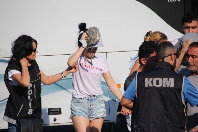 Muğla Bodrum merkezli fuhuş operasyonu 26 gözaltı - Resim: 2