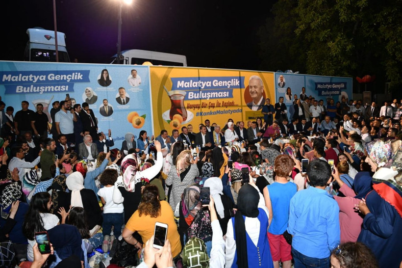 Binali Yıldırım gençleri telefonla Erdoğan'la görüştürdü Bakın rehberine nasıl kaydetmiş! - Resim: 3