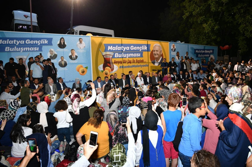 Binali Yıldırım gençleri telefonla Erdoğan'la görüştürdü Bakın rehberine nasıl kaydetmiş! - Resim: 4