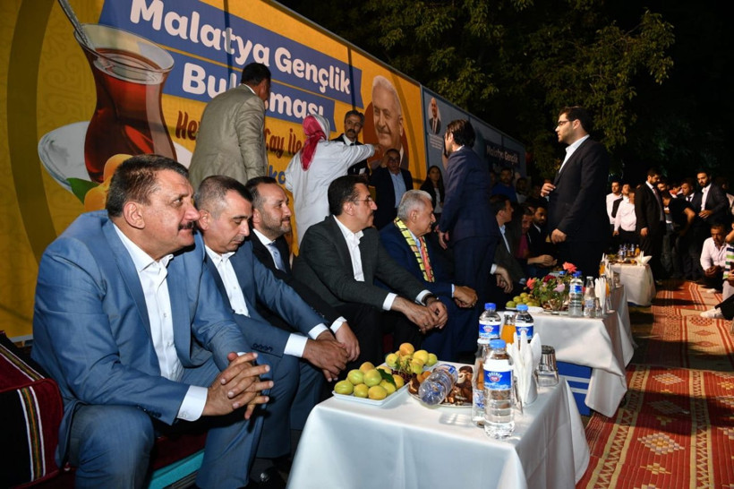 Binali Yıldırım gençleri telefonla Erdoğan'la görüştürdü Bakın rehberine nasıl kaydetmiş! - Resim: 2