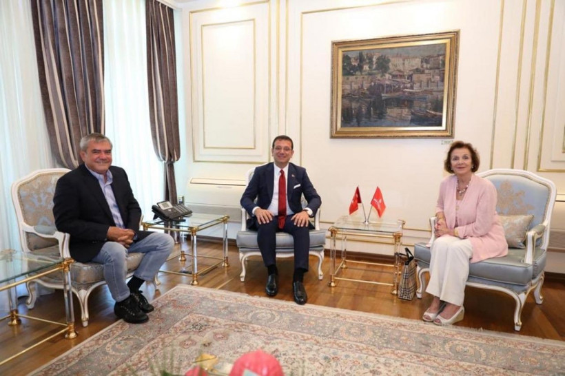 İmamoğlu'ndan Osmanlı gelini Zeynep Osman'la samimi diyalog! Sosyal medyada olay oldu - Resim: 1