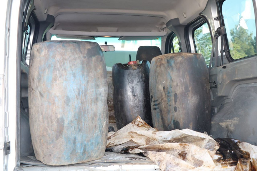 Uyanık hırsız! Diyarbakır'da kuyudan ham petrol çalarken yakalandı - Resim: 1