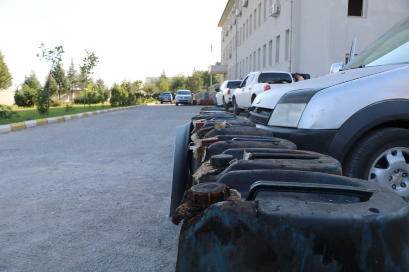 Uyanık hırsız! Diyarbakır'da kuyudan ham petrol çalarken yakalandı - Resim: 4