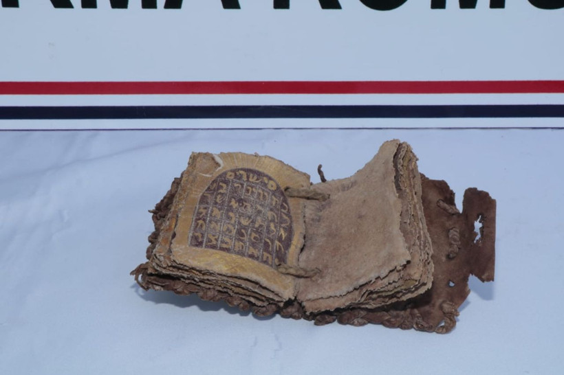 Tam 17 yaprak 34 sayfa altın yazmalı! Diyarbakır’da Roma dönemine ait tarihi eser ele geçirildi - Resim: 4