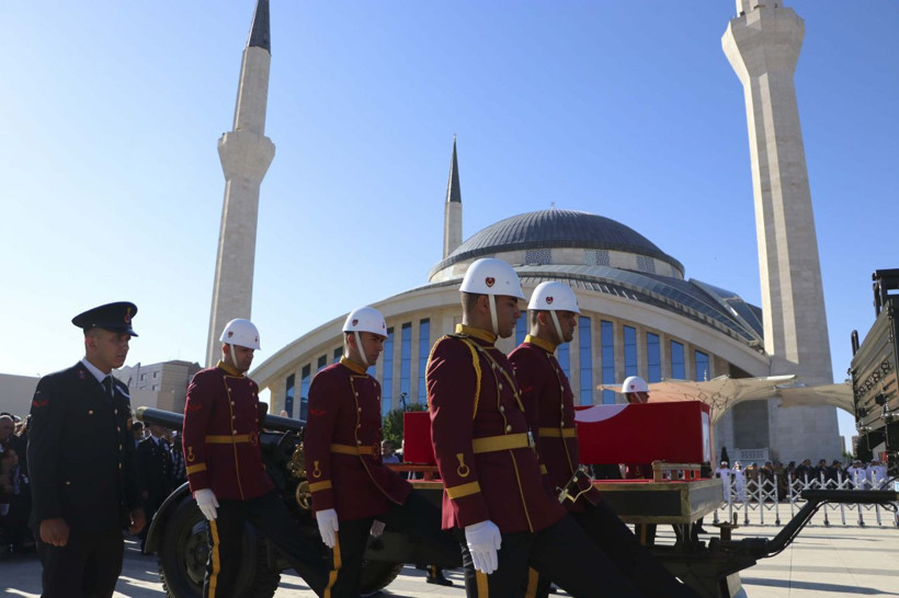 Ankara'da şehit uzman çavuşun annesi yürekleri dağladı - Resim: 1