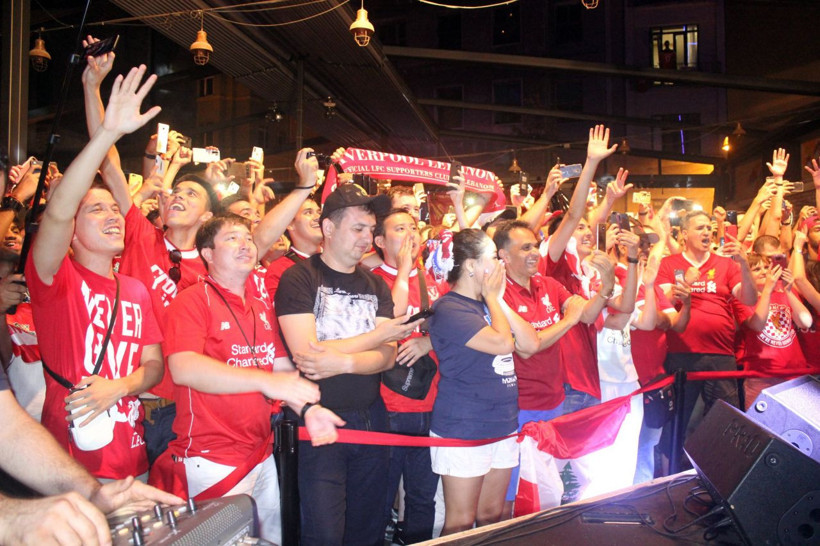 Liverpoollu taraftarlar maç öncesi İstanbul’da doyasıya eğlendi - Resim: 3