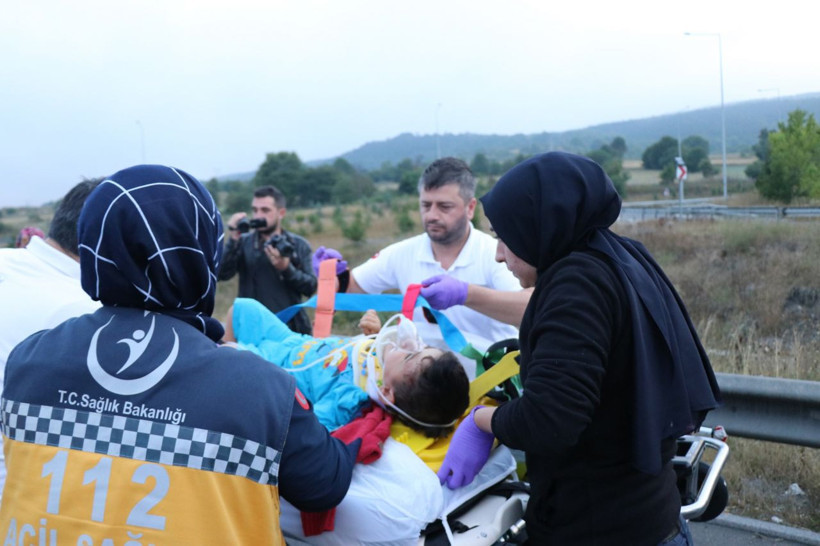 Bolu TEM otoyolunda otomobil minibüsle çarpıştı! Çok sayıda yaralı var - Resim: 3