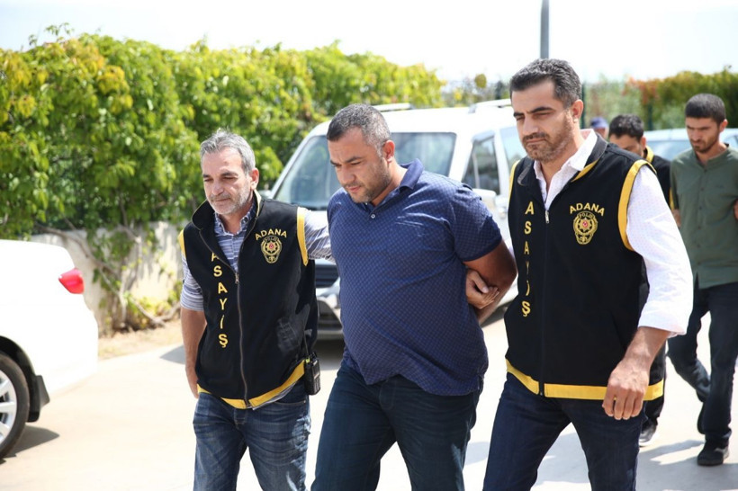 Adana'da yaptıkları vurgunu İstanbul'da eğlence mekanında yerlerken yakalandılar - Resim: 1