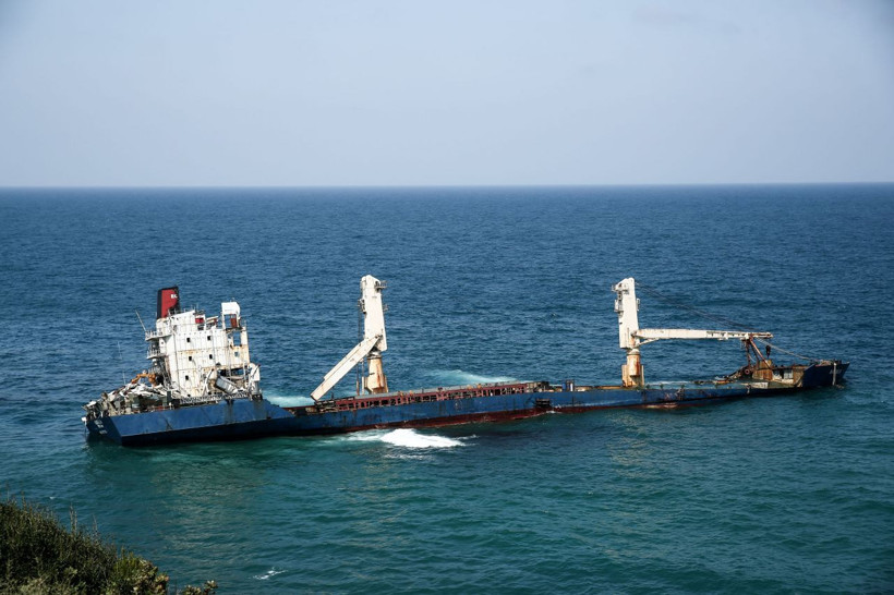 İstanbul Şile'de terk edilen gemiden yakıt sızıntısı iddiası - Resim: 2