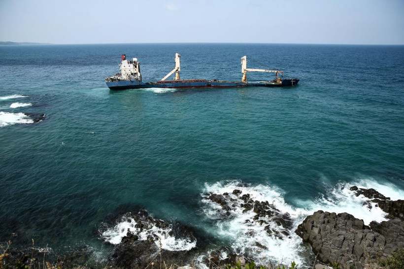 İstanbul Şile'de terk edilen gemiden yakıt sızıntısı iddiası - Resim: 3