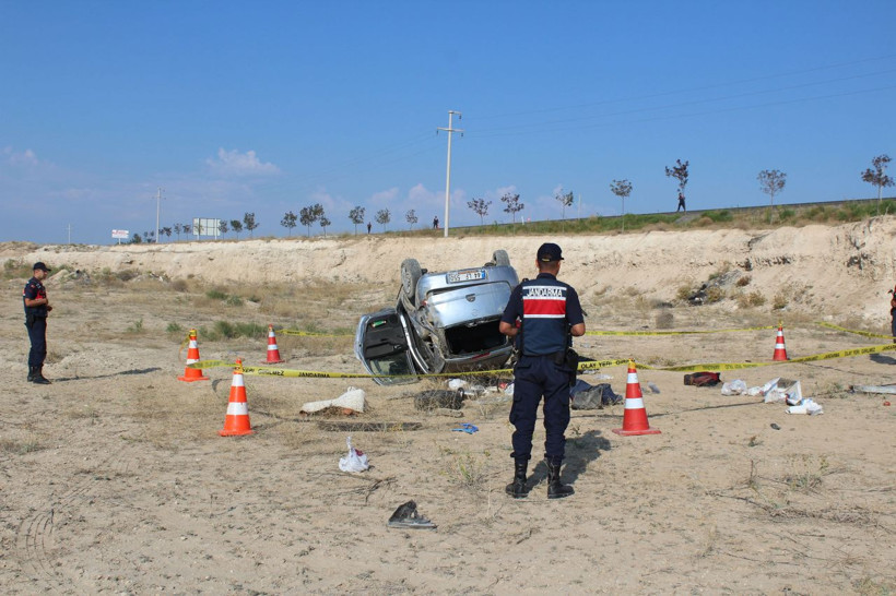 Aksaray'da akraba ziyareti dönüşünde feci kaza : 1 ölü, 3 yaralı - Resim: 3