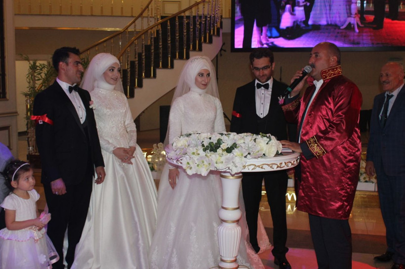 Kırıkkaleli iki kardeş aynı anda düğün yaparak evlendi - Resim: 1