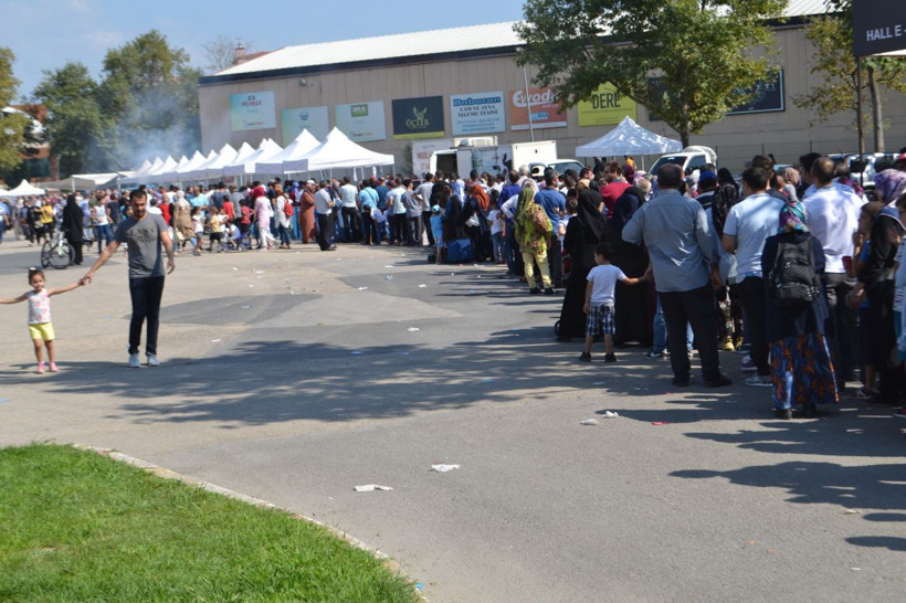 Bursa'da bedava köfte ekmek kuyruğu - Resim: 2
