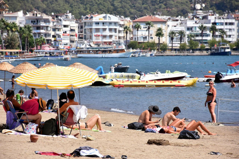 Yerli turistler dönünce Marmaris sahilleri yabancılara kaldı - Resim: 2