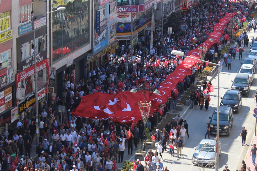 Doğu'da sivil toplum kuruluşları yürüyüş düzenledi! Van Hakkari Muş ve Bitlis'ten fotoğraflar - Resim: 1