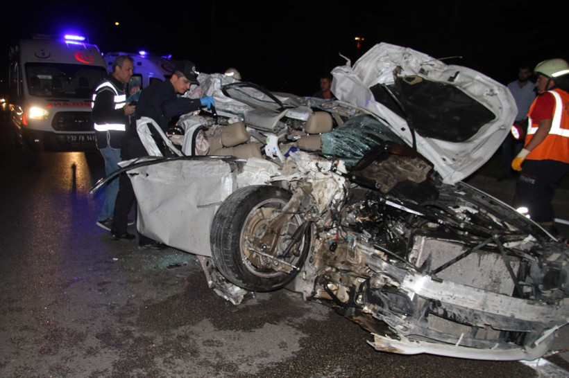 Isparta'da feci kaza Ortalık savaş alanına döndü - Resim: 1