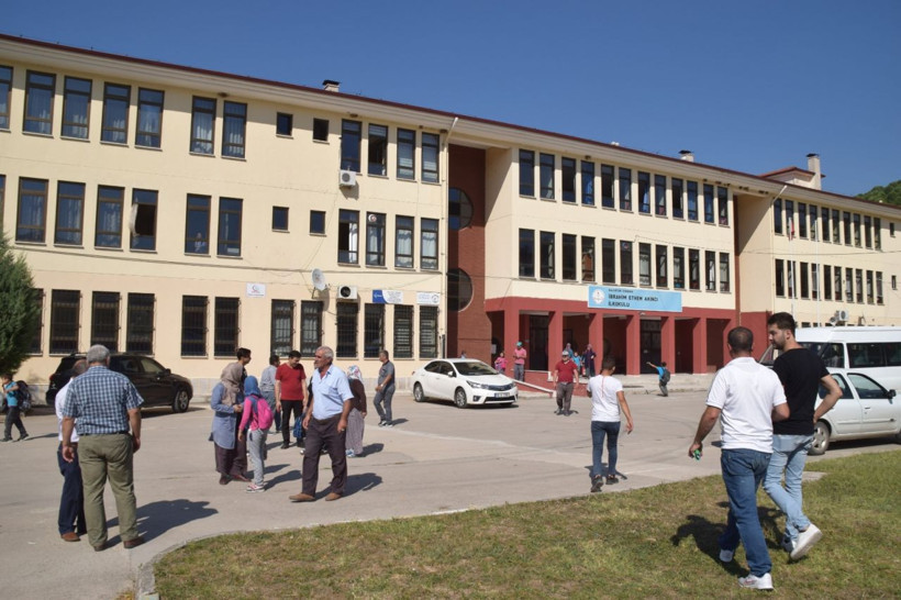 Balıkesir'de 98 öğrenci kaşıntı şikayetiyle tedavi altına alındı - Resim: 3