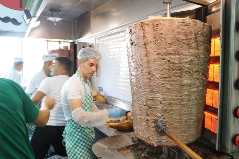 Urfa'da metrelerce kuyruk oluştu! Bedava olduğunu duyan koştu! - Resim: 3