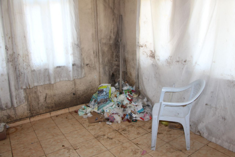 Ev sahibinin ihbarı üzerine geldikleri evde şoke eden manzara - Resim: 2