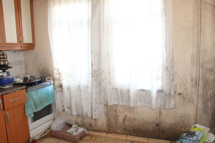 Ev sahibinin ihbarı üzerine geldikleri evde şoke eden manzara - Resim: 3