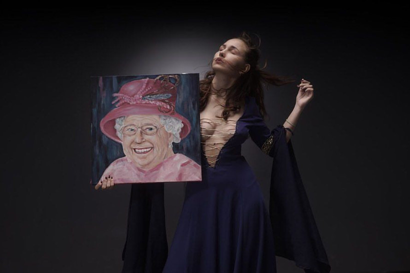 Memeleriyle resim yapan genç kız gören herkesi hayrete düşürdü - Resim: 1