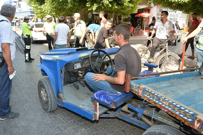 Adana'da trafik polislerine takılan tuhaf araç herkesi şaşkına çevirdi - Resim: 3