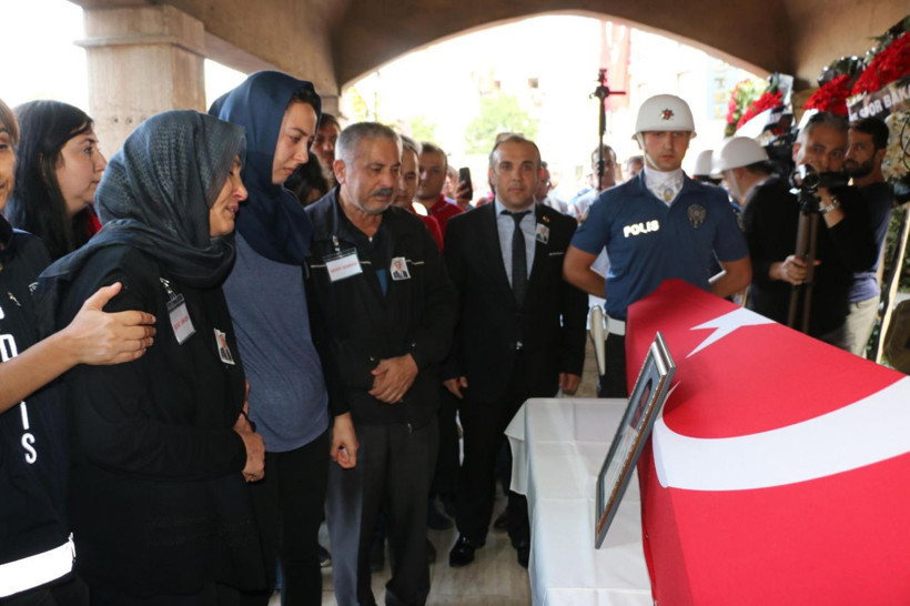 Barış Pınarı şehidi gözyaşları eşliğinde son yolculuğuna uğurlandı - Resim: 1