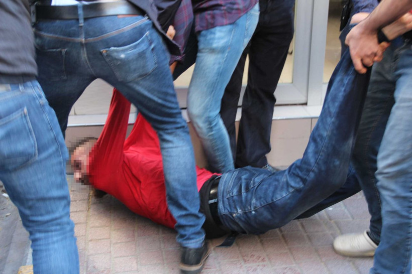 İstanbul Fatih'te kendini marketin tuvaletine kilitleyen kişi polise zor anlar yaşattı - Resim: 4