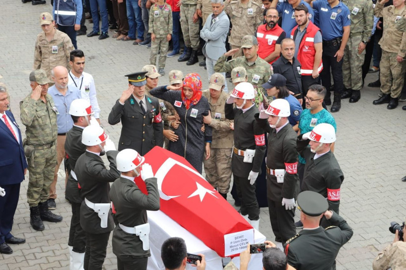 Münbiç şehidi Kürtçe ağıtlarla ebediyete uğurlandı - Resim: 3