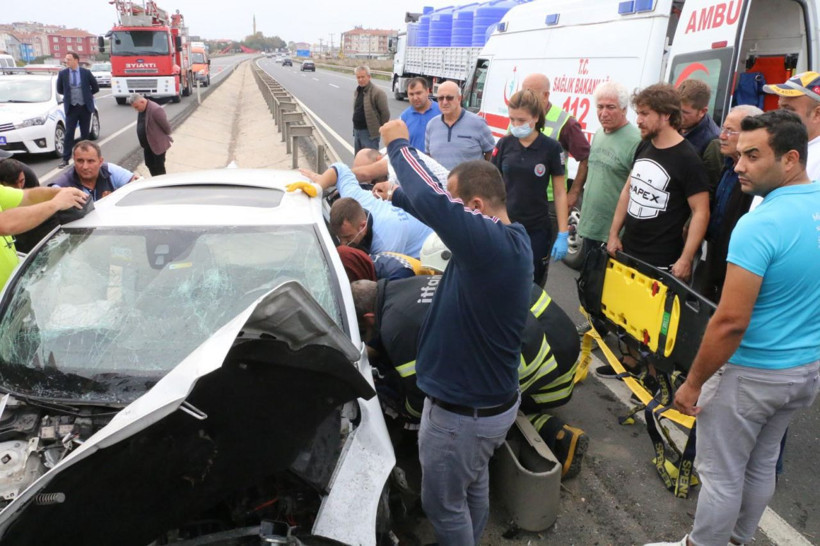 Tekirdağ'da feci kaza! Beton sete çarptı baba öldü oğlu yaralı - Resim: 1