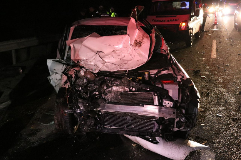 Bolu’da zincirleme trafik kazası 3 ölü 2 yaralı - Resim: 2