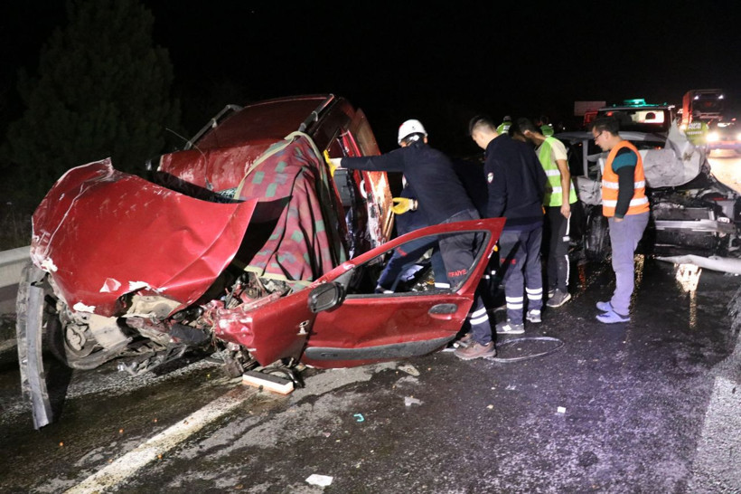 Bolu’da zincirleme trafik kazası 3 ölü 2 yaralı - Resim: 3