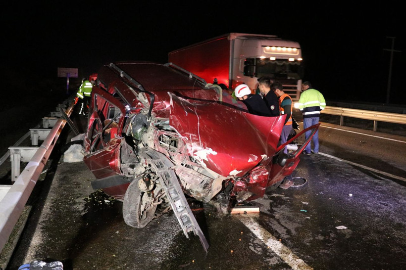 Bolu’da zincirleme trafik kazası 3 ölü 2 yaralı - Resim: 4