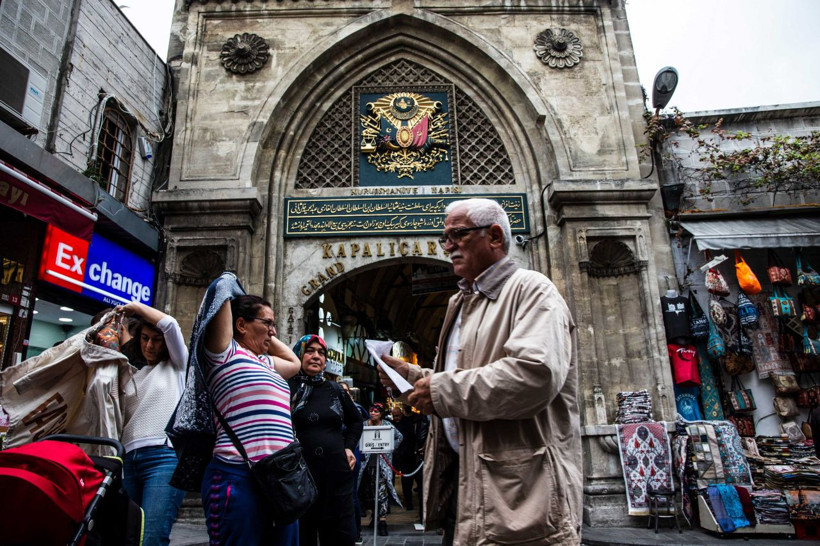 İstanbul Kapalıçarşı'da tarihi kitabeye matkaplı darbeye inceleme - Resim: 4