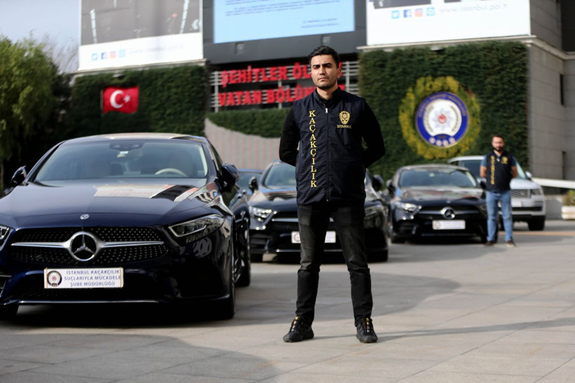 Böylesi görülmedi! Noter onaylı lüks otomobil kaçakçılığı - Resim: 2