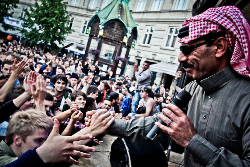 Dabke müziğinin kralı Ömer Süleyman Türkiye'de fırın açtı bedava dağıtıyor - Resim: 3