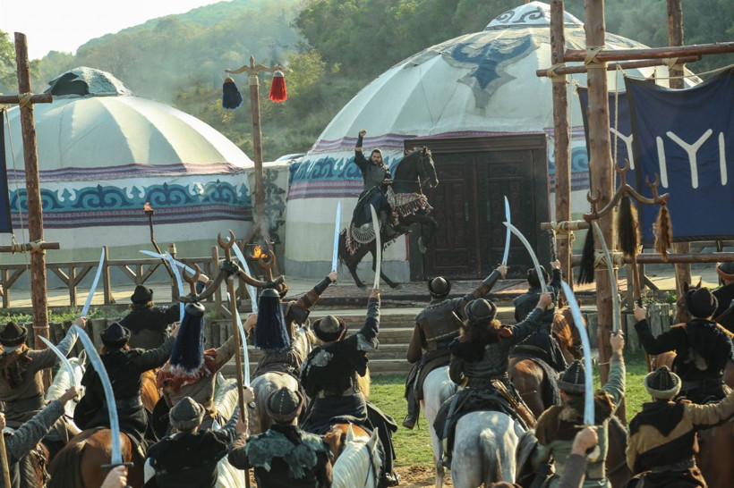 Burak Özçivit Kuruluş Osman için kamp kurdu nöbet tuttu - Resim: 4