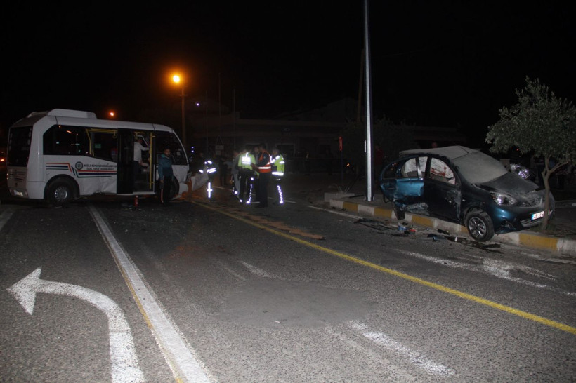 Muğla Fethiye'de minibüs sürücüsü direksiyon koltuğundan böyle fırladı - Resim: 1
