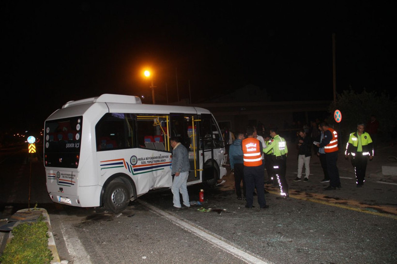 Muğla Fethiye'de minibüs sürücüsü direksiyon koltuğundan böyle fırladı - Resim: 2
