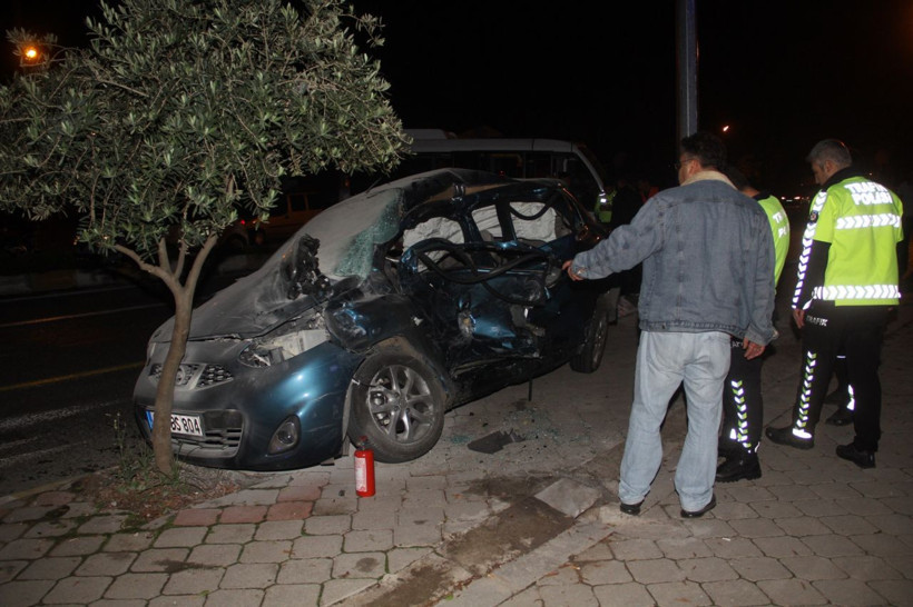 Muğla Fethiye'de minibüs sürücüsü direksiyon koltuğundan böyle fırladı - Resim: 4