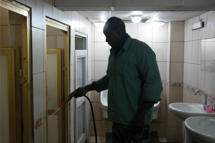 Gineli Profesör Toure Türkiye'de yıllardır tuvalet temizliyor! 9 dil biliyor - Resim: 2