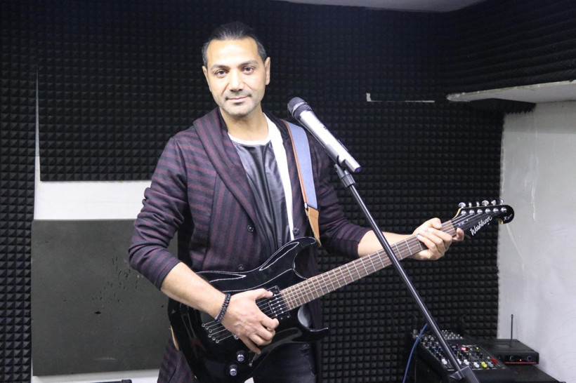 Emekli polis pop müzik şarkıcısı oldu ilk klibi 1 ayda 131 bin tıklandı - Resim: 1