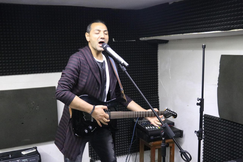 Emekli polis pop müzik şarkıcısı oldu ilk klibi 1 ayda 131 bin tıklandı - Resim: 3